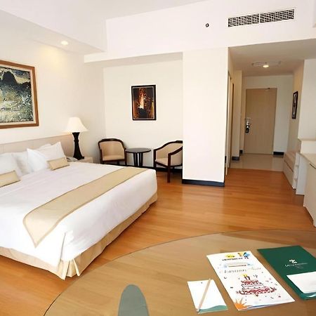 Sintesa Peninsula Hotel Manado Kültér fotó