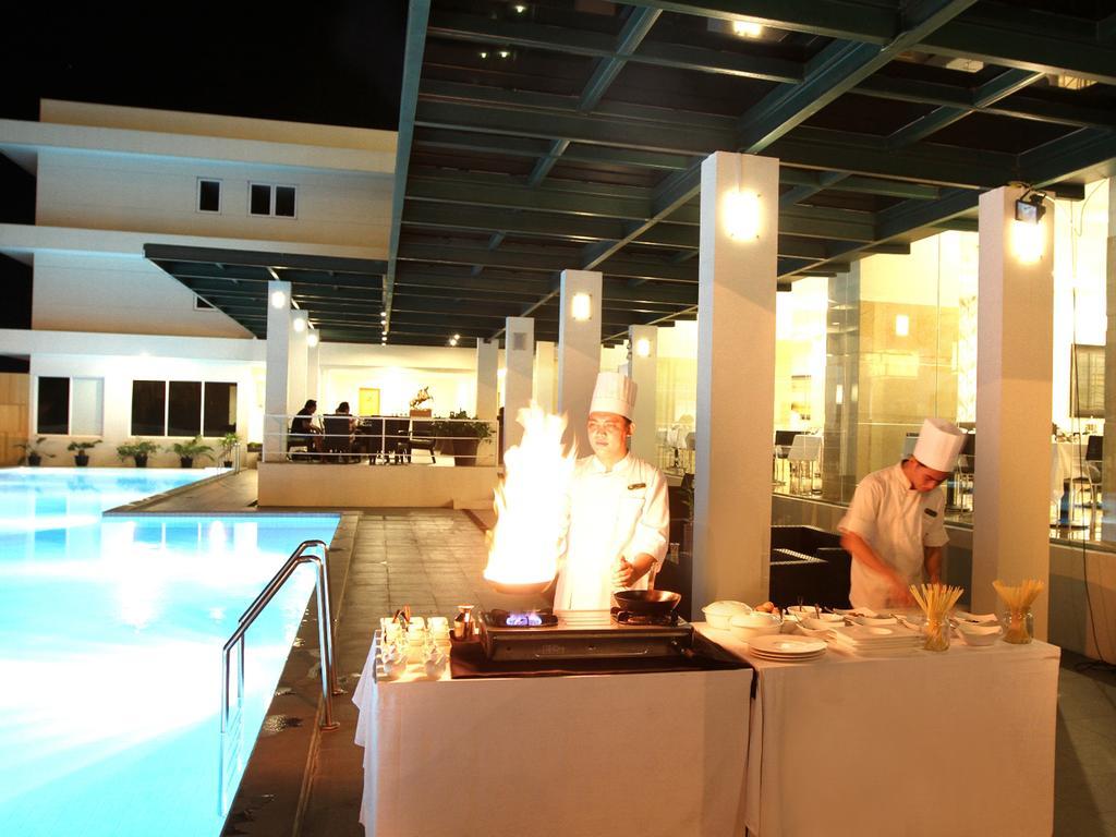 Sintesa Peninsula Hotel Manado Kültér fotó