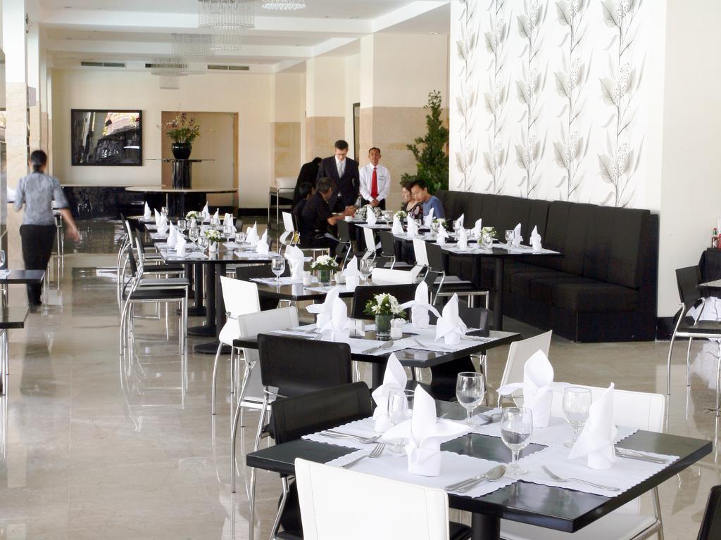 Sintesa Peninsula Hotel Manado Kültér fotó