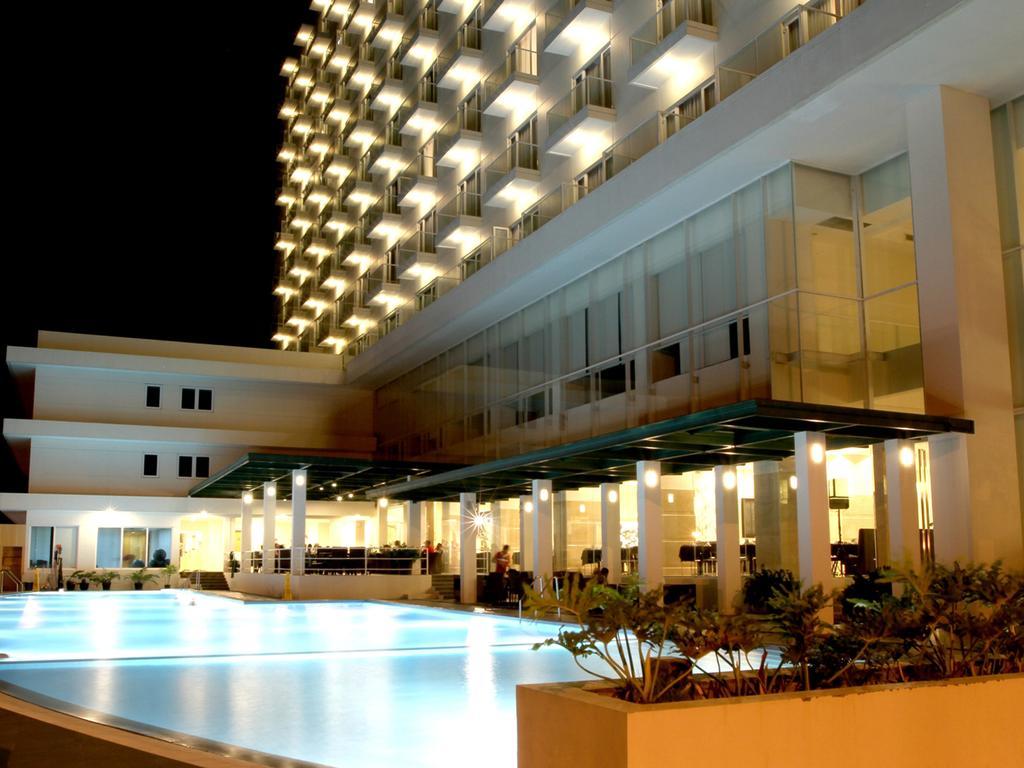 Sintesa Peninsula Hotel Manado Kültér fotó