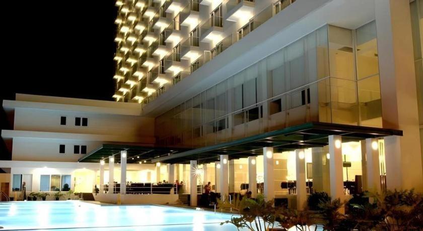 Sintesa Peninsula Hotel Manado Kültér fotó