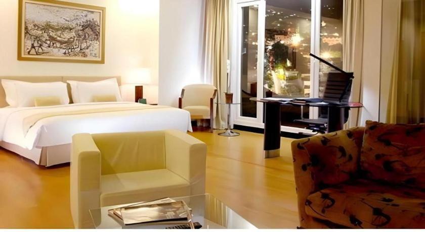 Sintesa Peninsula Hotel Manado Kültér fotó