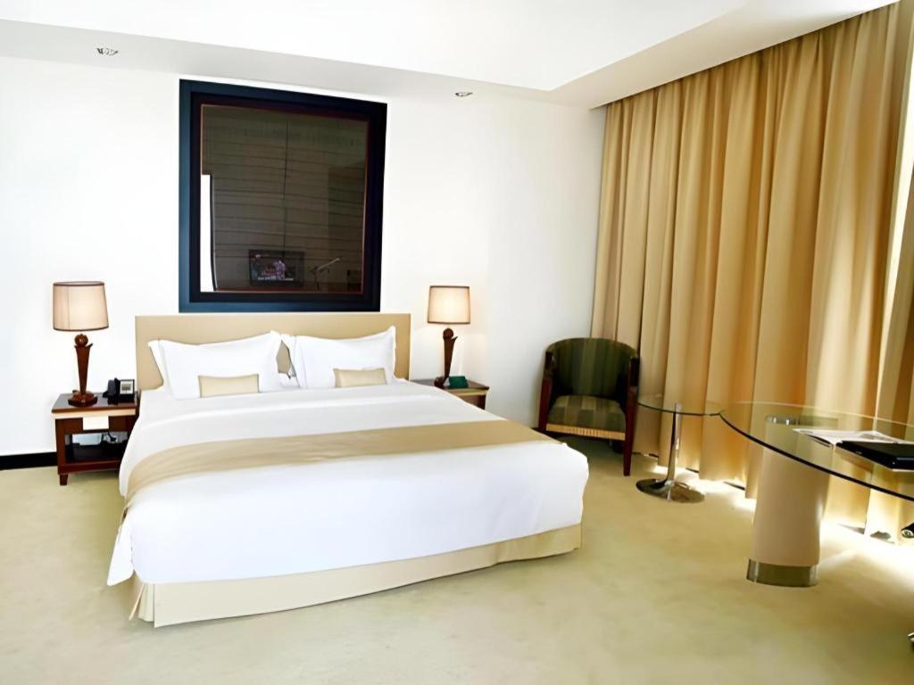 Sintesa Peninsula Hotel Manado Kültér fotó
