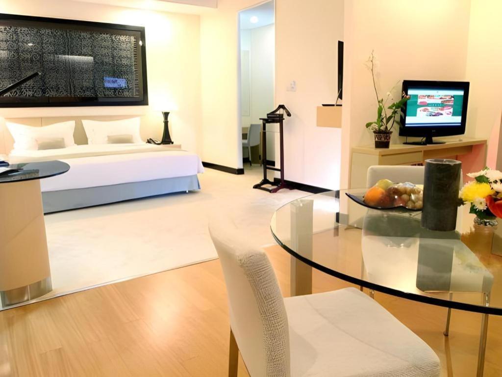 Sintesa Peninsula Hotel Manado Kültér fotó