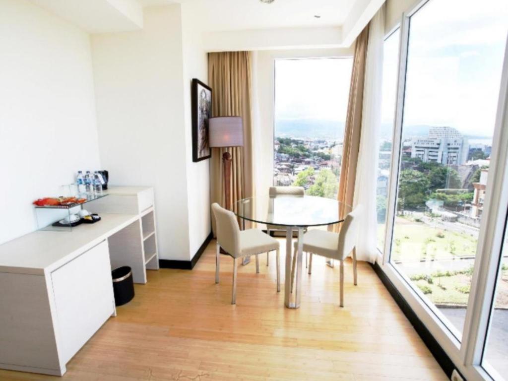 Sintesa Peninsula Hotel Manado Kültér fotó