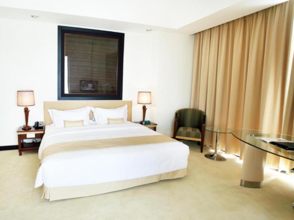 Sintesa Peninsula Hotel Manado Kültér fotó