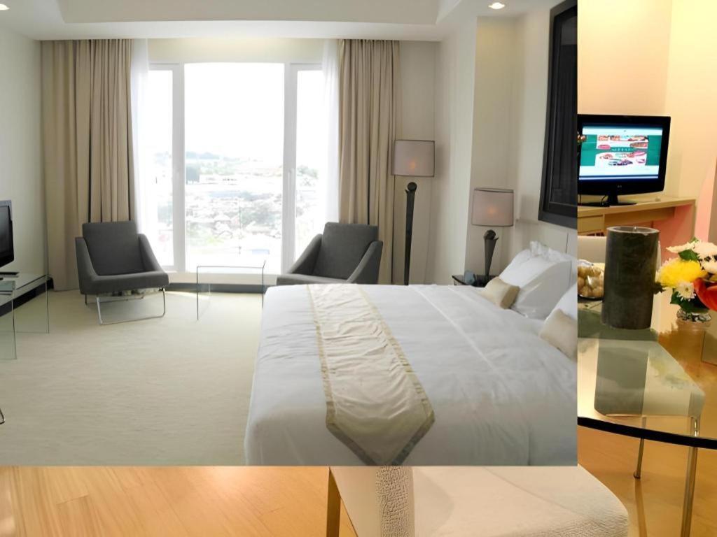 Sintesa Peninsula Hotel Manado Kültér fotó