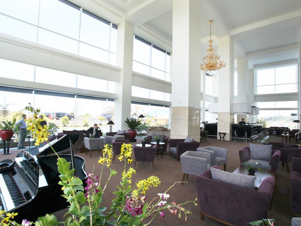 Sintesa Peninsula Hotel Manado Kültér fotó